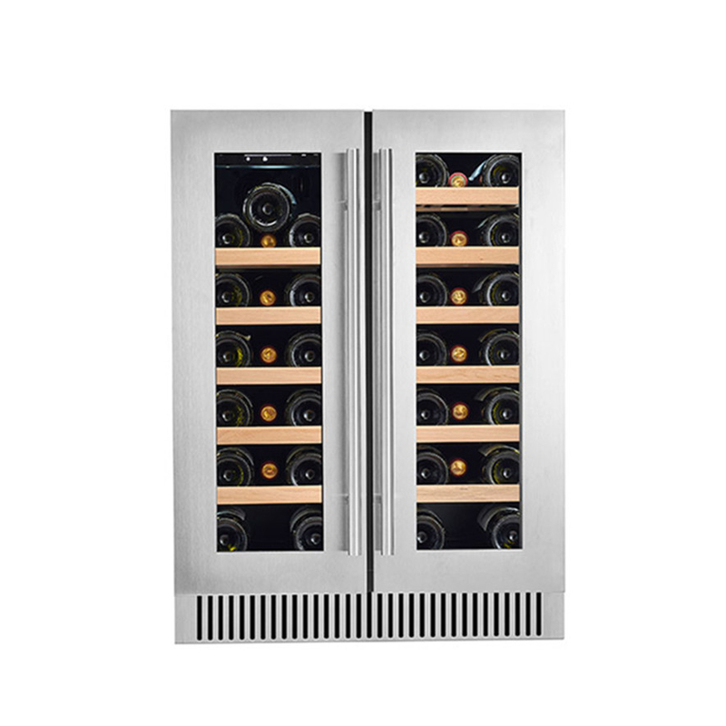 Frigorífico elétrico de vinho preto de 60 garrafas com portas de vidro e prateleiras de madeira