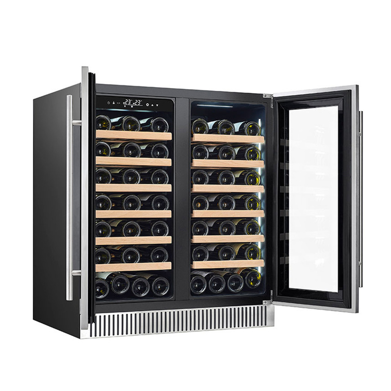 Frigorífico elétrico de vinho preto de 60 garrafas com portas de vidro e prateleiras de madeira