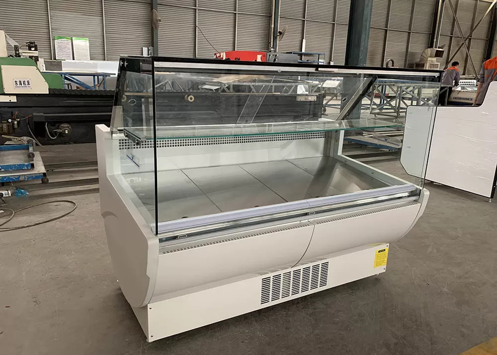 Refrigerador de display de vidro quadrado com porta aberta, faixa de temperatura 2-6°C e desempenho