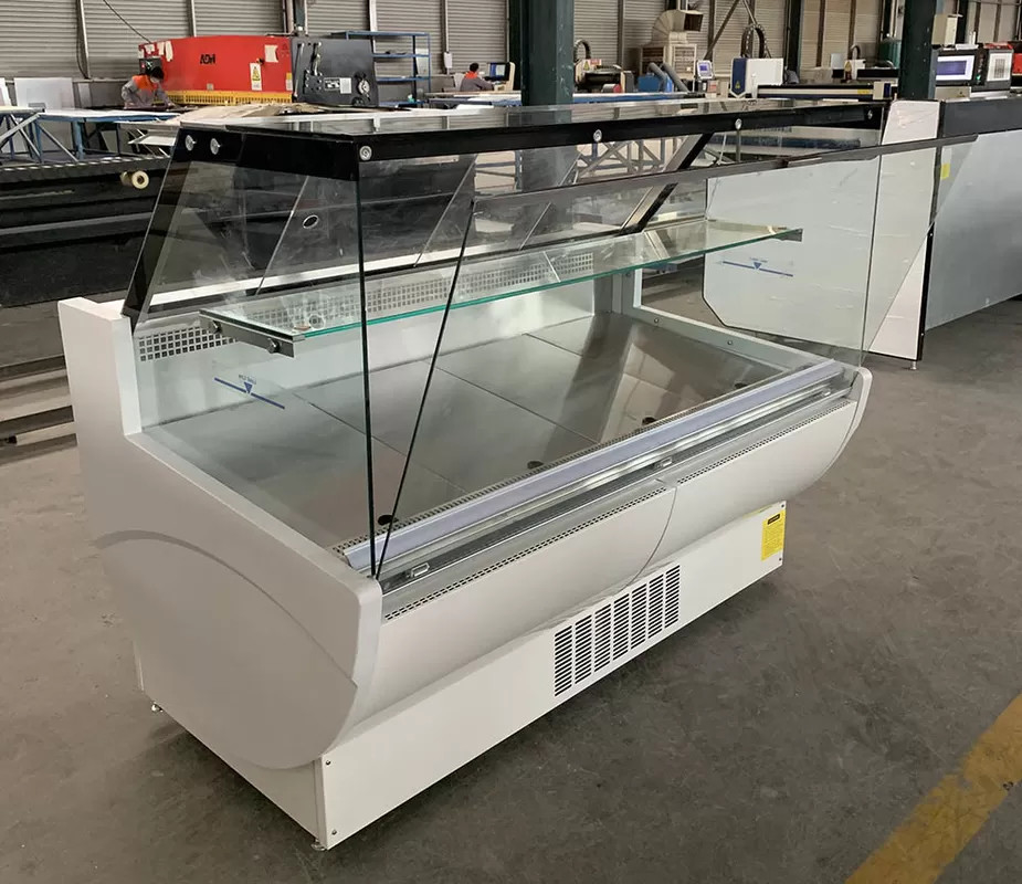 Refrigerador de display de vidro quadrado com porta aberta, faixa de temperatura 2-6°C e desempenho