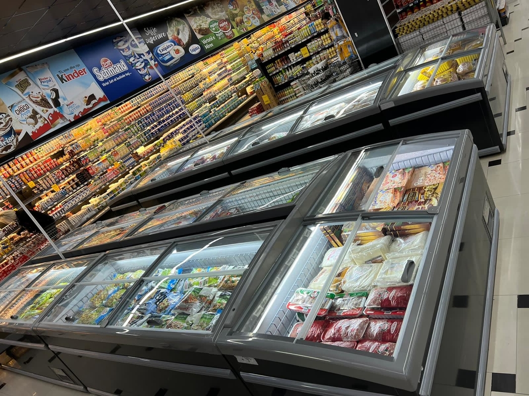 Sistema de refrigeração direta congelador comercial com display com temperatura de -18-22°C e volume de 630L