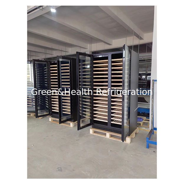 Certificado ETL 68 Garrafas Duas portas de vidro Duas zonas de temperatura independentes Prateleiras de carvalho De madeira de carvalho Armazenamento de vinho tinto Frigorífico