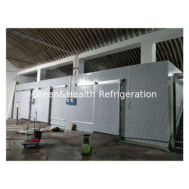 Sala de armazenamento a frio personalizável com espuma rígida de poliuretano e descongelamento elétrico automático para conservação ideal de alimentos