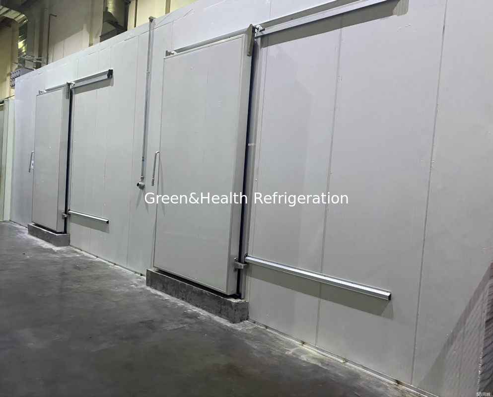 Sala de armazenamento a frio personalizável com espuma rígida de poliuretano e descongelamento elétrico automático para conservação ideal de alimentos